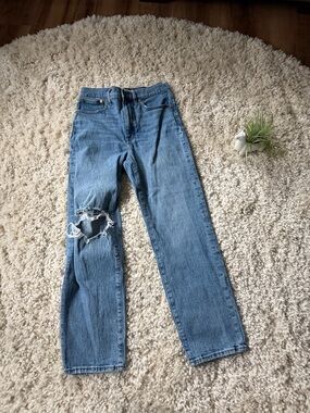 Madewell authentic cute distressed Light Blue Straight-Leg Jeans with Knee Rip